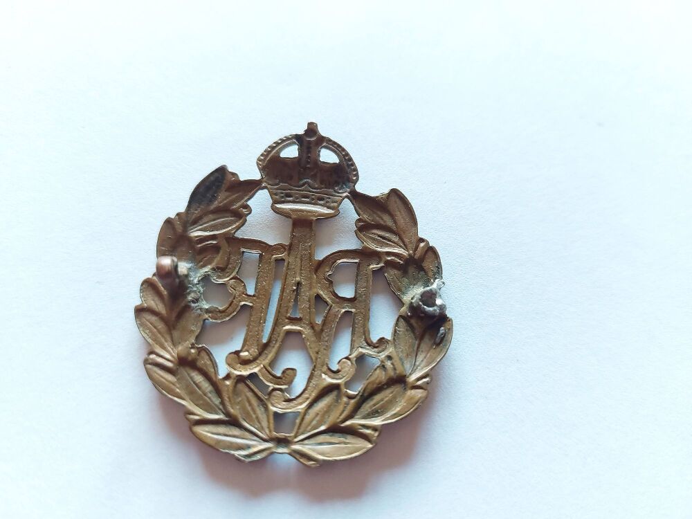Royal Air Force RAF Kings Crown Brass Cap Badge-Original 1940s Era Issue