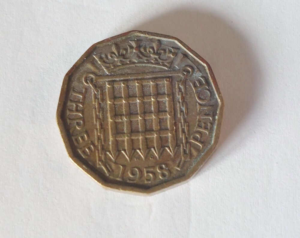 1958 British  Queen Elizabeth II Nickel Brass Threepence / 3d Coin