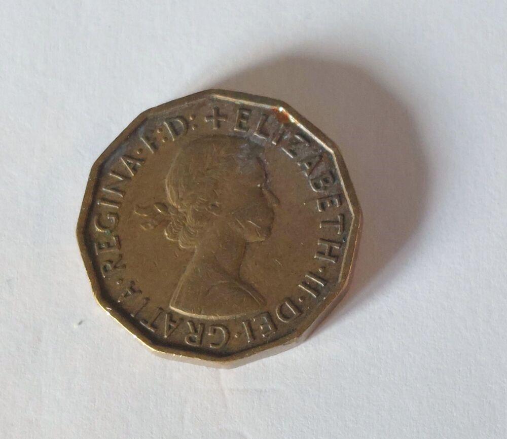 1958 British  Queen Elizabeth II Nickel Brass Threepence / 3d Coin