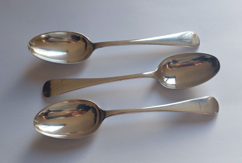 Dessert Spoons x3 With Lion Rampant Crest - Old English Pattern Silver Plate By William Hutton & Son