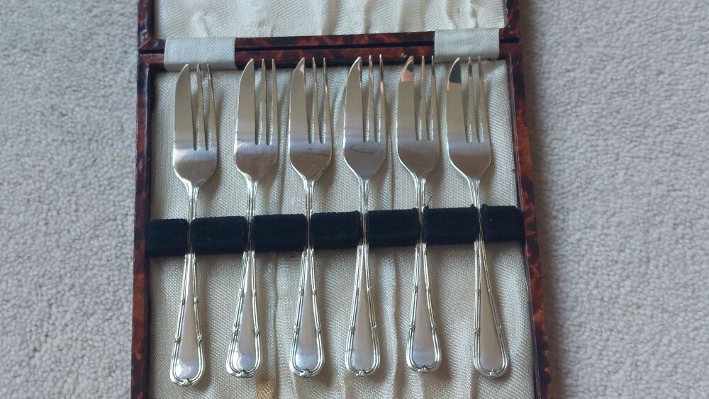 Cake, Pastry Forks-Cased Set of 6-Vintage E P N S Silverplate