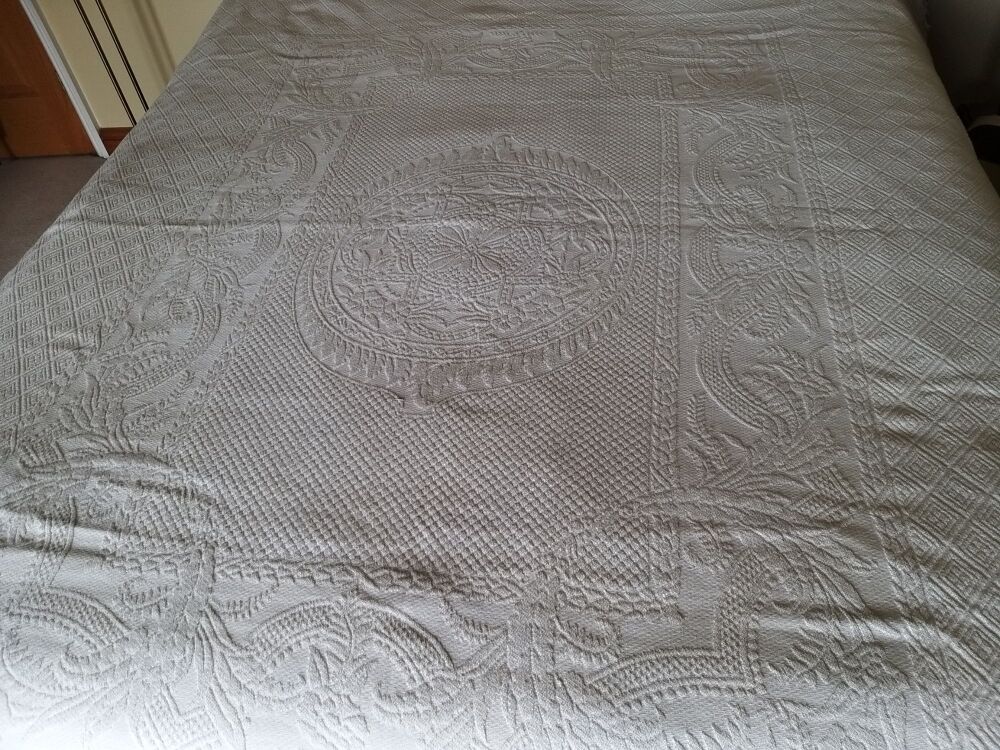 White Cotton Marcella Bedspread With Fringe