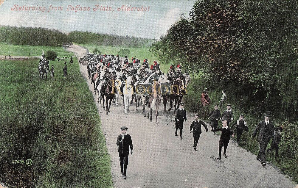 Edwadian Postcard - Returning From Laffans Plain, Aldershot - Sent To Miss M HARRISON Earlsfield June 1907 - Farnham Postmark