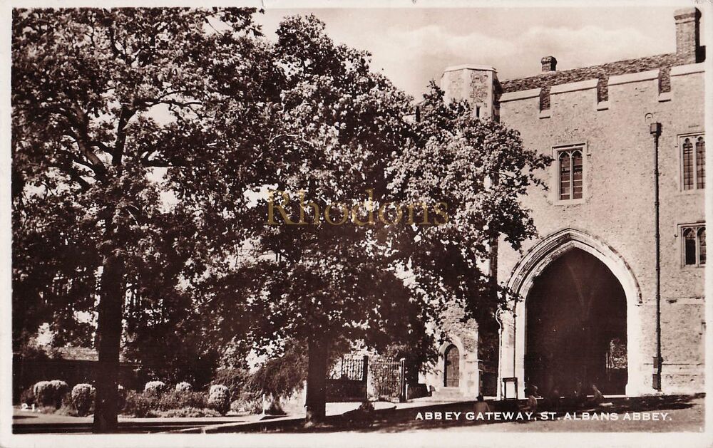 Abbey Gateway, St Albans Abbey, Hertfordshire - 1950s Real Photo Postcard | Miss EDWARDS, Hadleigh, Essex 1951