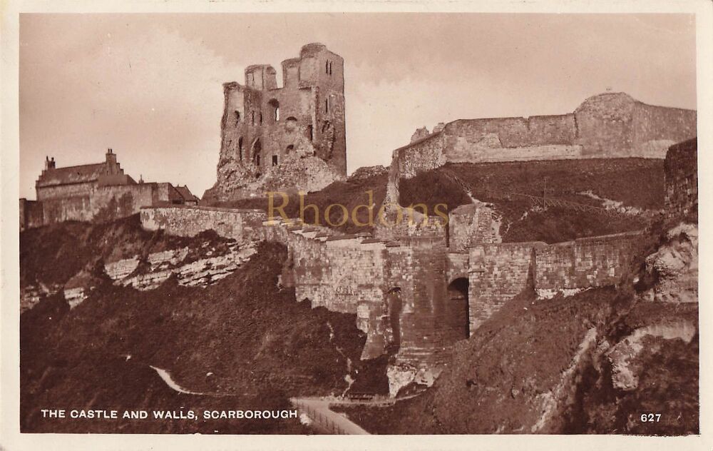 The Castle and Walls Scarborough - 1930s Real Photo Postcard | Miss N MARSHALL, Lincoln 1938