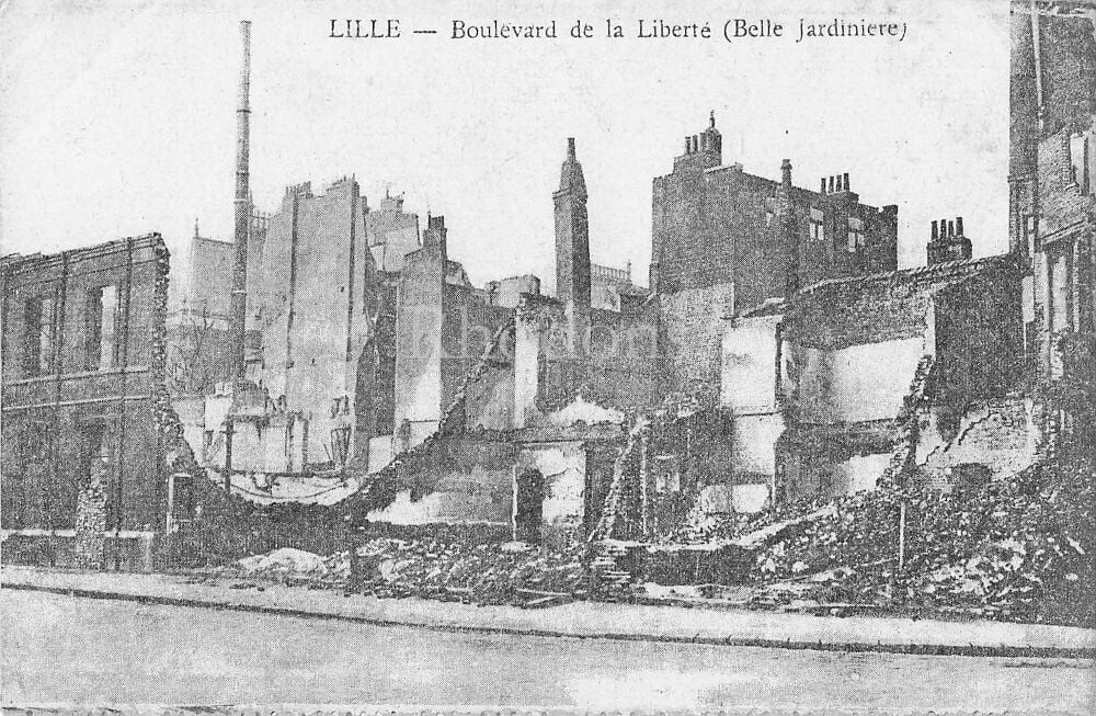 WWI French Ruins Postcard - Lille Boulevard de la Liberte (Belle Jardiniere)