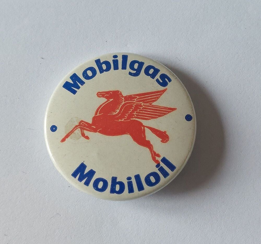 Mobilgas, Mobiloil-Circa 1960s Advertising Badge