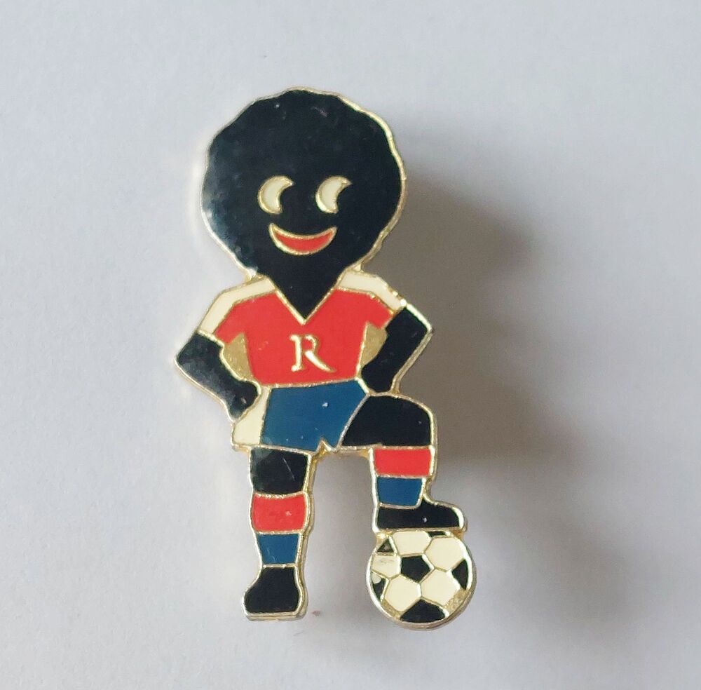 Robertsons Golly Footballer Badge-c1990s Vintage