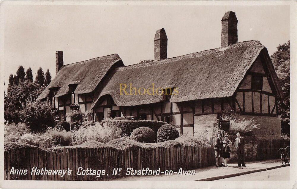 Anne Hathaways Cottage, Near Stratford on Avon Warks-Real Photo Postcard