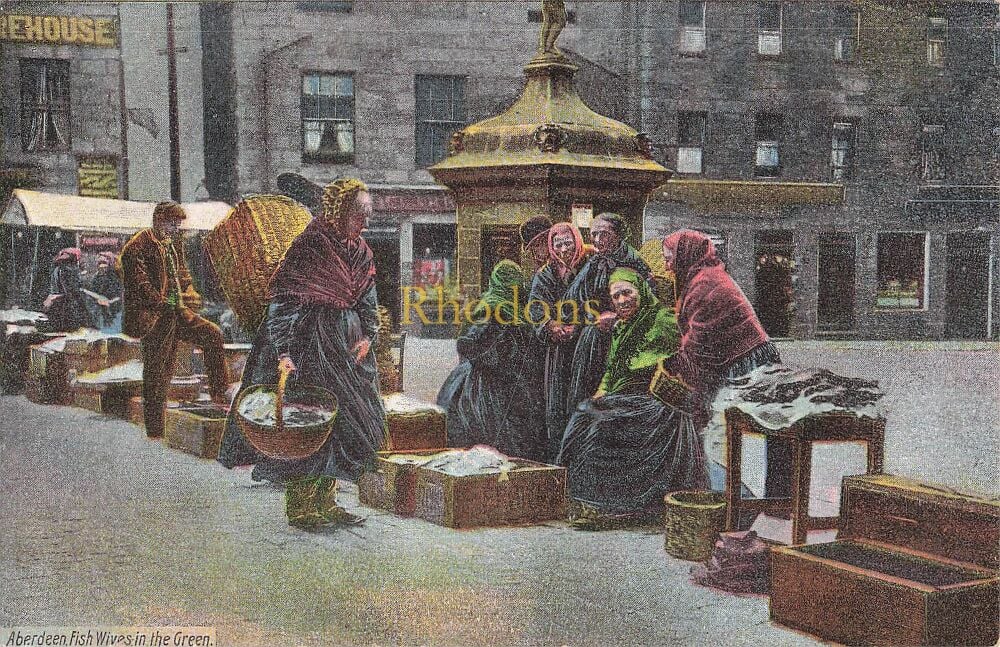 Scotland Postcard-Aberdeen Fish Wives In The Green - Early 1900s View