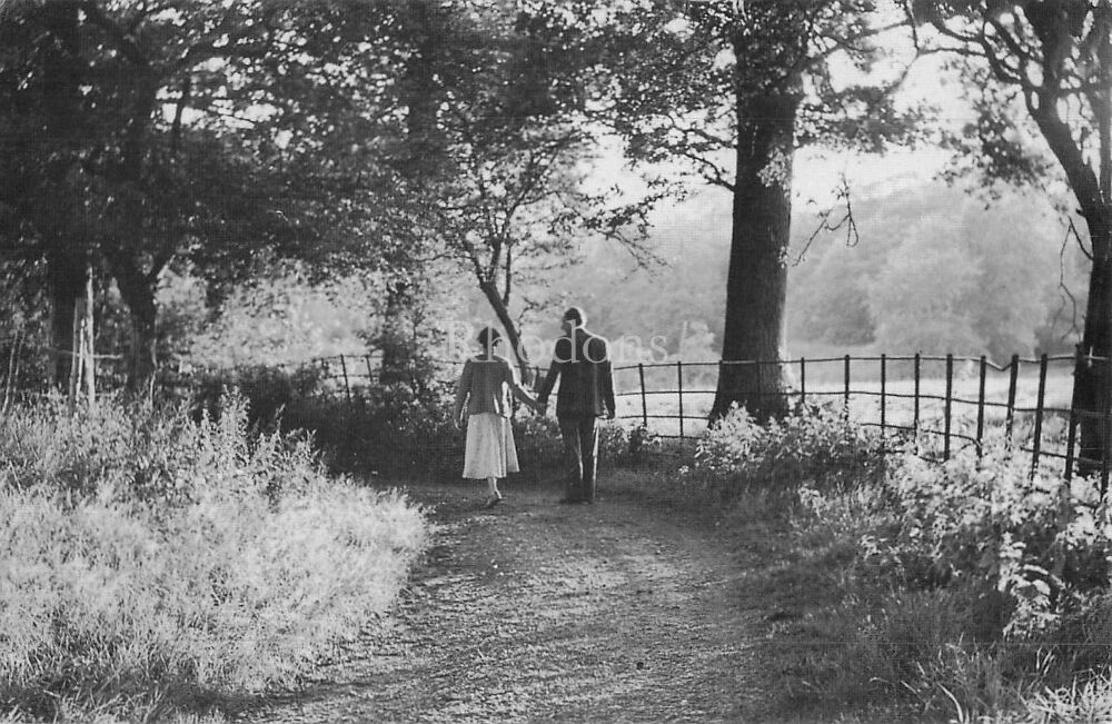 Social History-Ramblers Near Steyning, Sussex, 1950 -From The Nostalgia Postcard Collectors Club 1991 Set #22