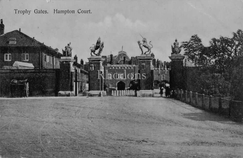 Genealogy Postcard-Mrs W DAVIES, Paul Street, Finsbury London E-1905 | Trophy Gates, Hampton Court-R S Fox, East Molesey PC