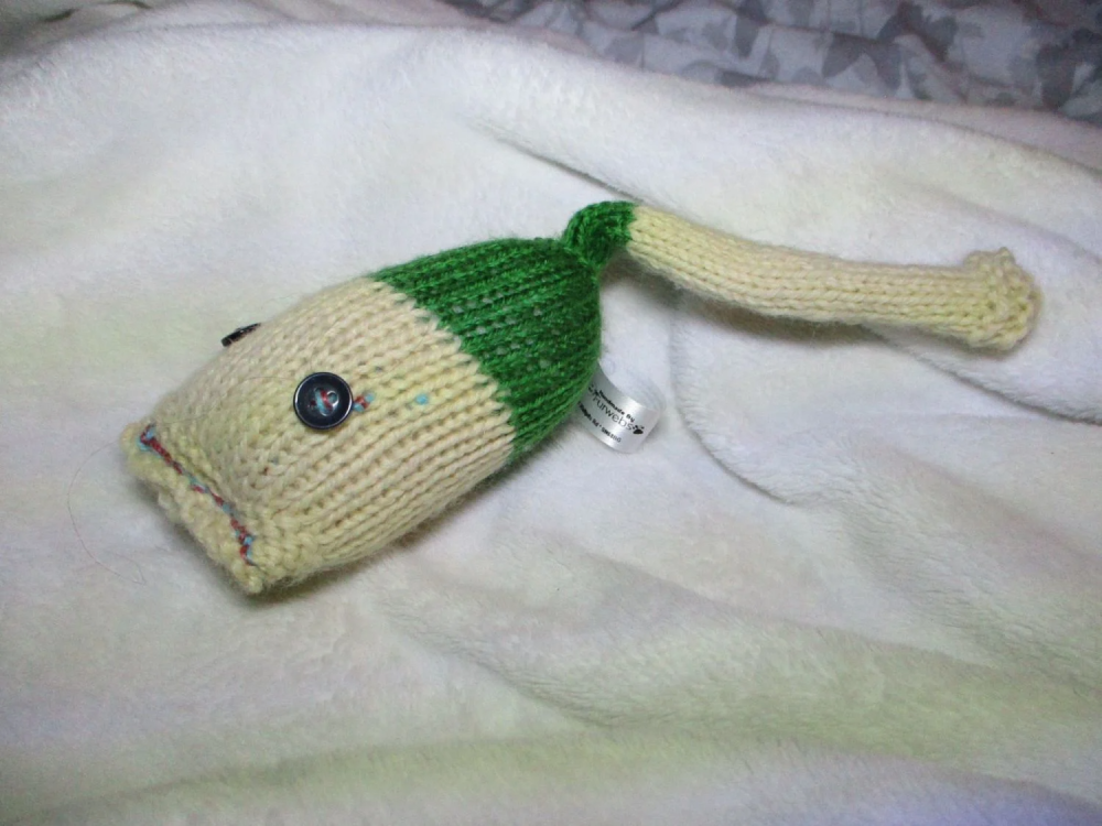 Cream And Green with Dark Slate Eyes Midi Meeser