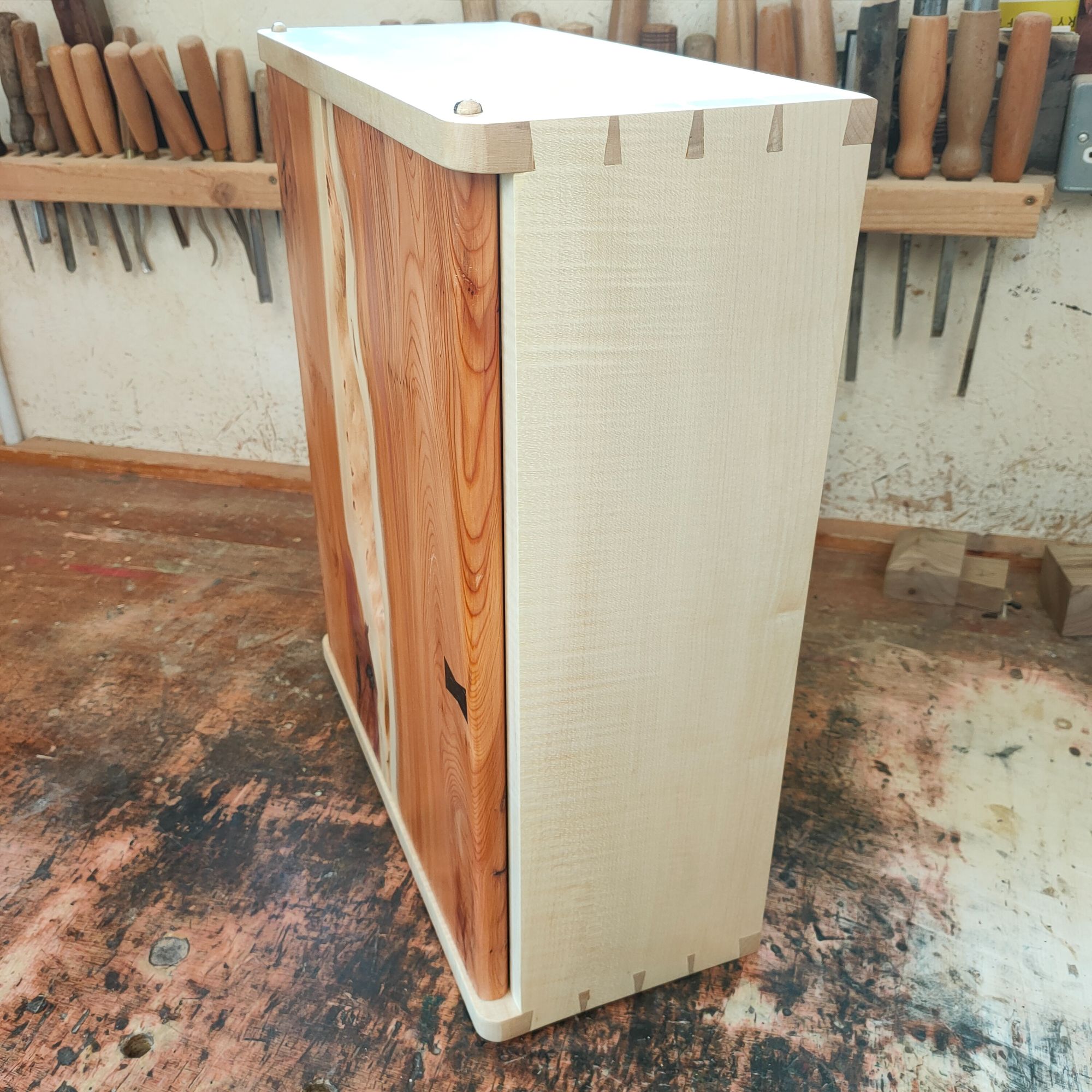 Cabinet - Yew (2)