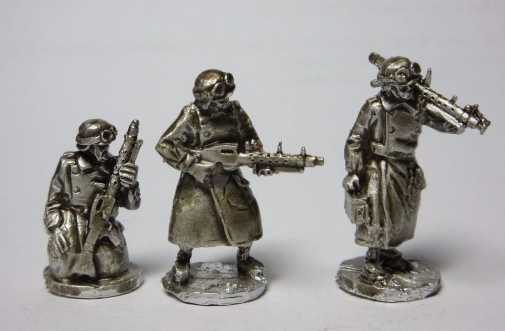 GMT02 MG34 LMG gunners on foot in rubberised motorcycle coats