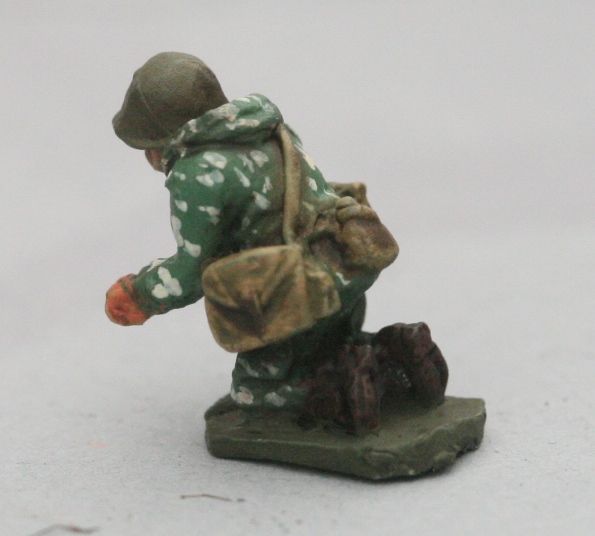 SCS17 Soviet in Camo AGS14 Automatic Grenade Launcher Gunner and GUN (not pictured)