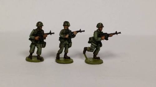 ALC02 1970's -80's Cold War US ARMY/USMC M16A1 Advancing