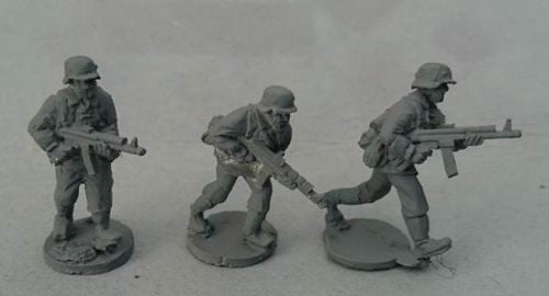 New SSL01 Waffen SS in early uniforms armed with Stg44