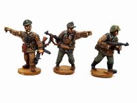 SSL03 Waffen SS NCO's in a mix of smocks armed with STg44 and Mp40s
