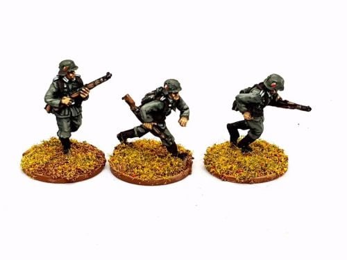 M36-05 German Infantry in M36 uniform and A frame K98 advancing set 2