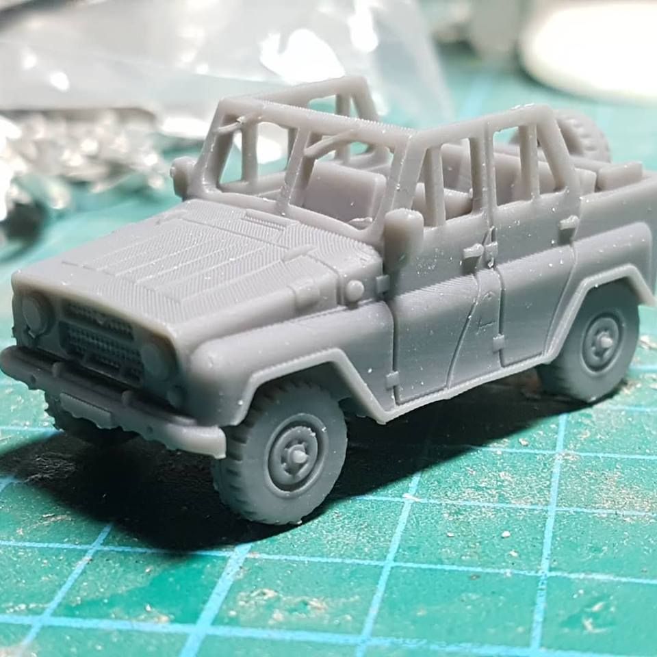 VCV12W UAZ469 Soviet/Russian 'Jeep' no roof but all window frames in place 