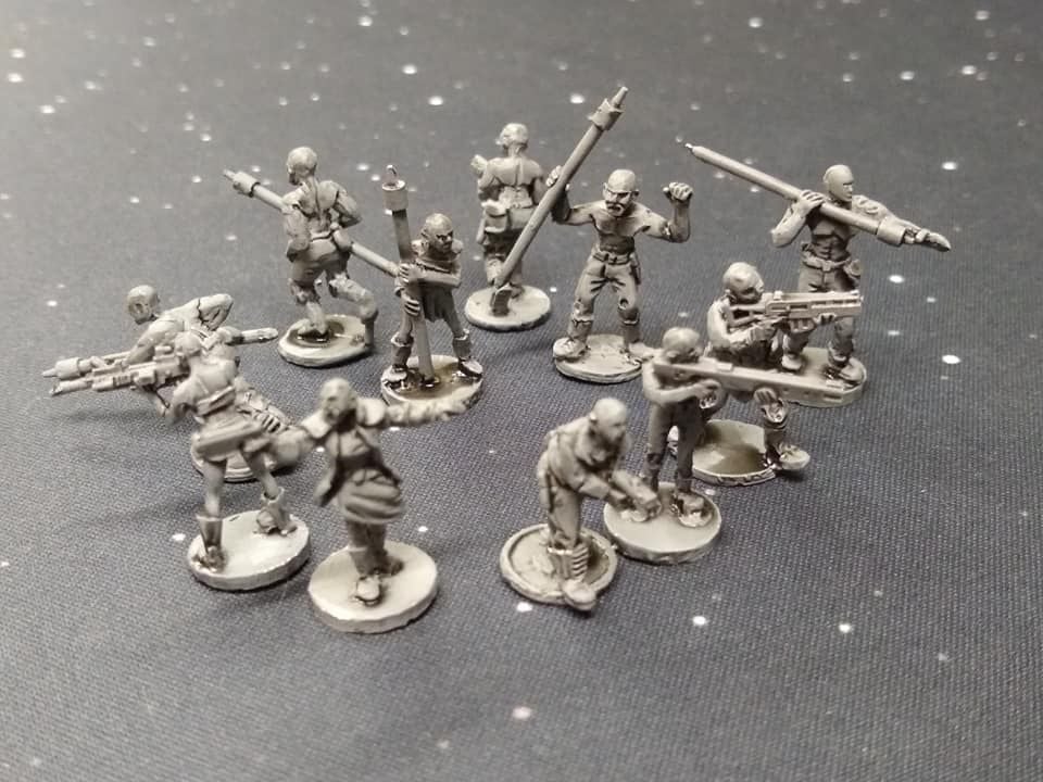 DF02 10x Post Apoc Warriors with shaved heads with mixed weapons - Army Bui