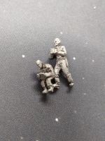 DF06 Post Apoc Vehicle crew x2. Driver and Gunner(standing) bald