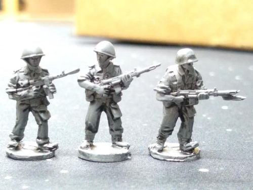 UNI03 UN Ireland 1961 Congo FAL riflemen, M45 smg in steel and plastic helm
