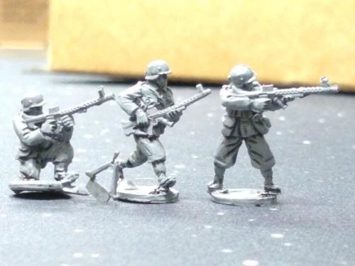 HUN06A Hungarian WW2 troops armed with 31M LMG Steyr-Solothurn in summer un