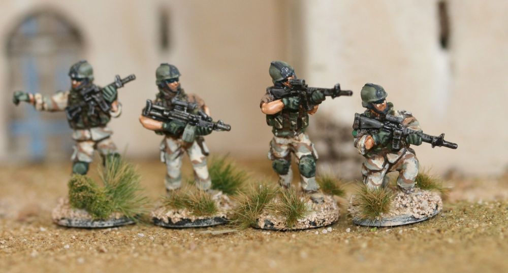 RNA02 Modern Dutch Army C7 , C8 Riflemen with Minimi SAW