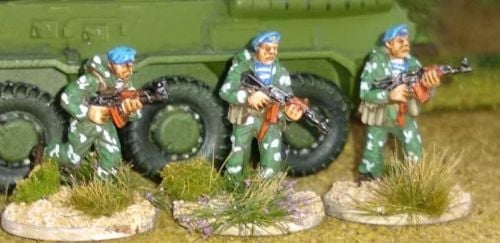 SPZ02 Soviet Spetsnaz/VDV in camo suits AK74S Advancing