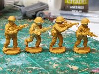 ECB05 Early Cold War British with EM2 rifle and bare helmets