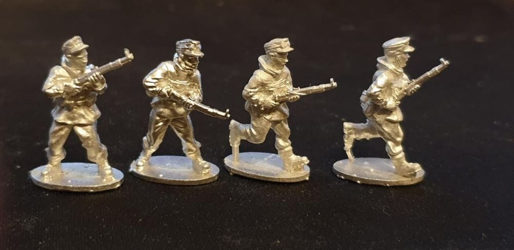 GEB03 Mountain Infantry advancing with K98 and windproof smocks