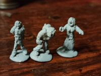 ZOM25 Zombie Spitter, Siren and pack mule