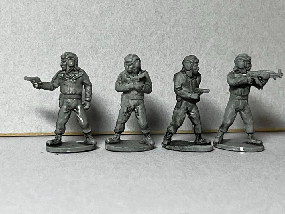 IRQ15 Iraqi tank crew dismounted
