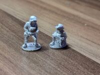 KNIL10 KNIL AT or HE gun crew holding shells