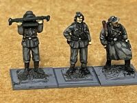 p5 Painted: 20mm Heavy gun crew -Radio and observer with guard painted on plain grey base. CP Models