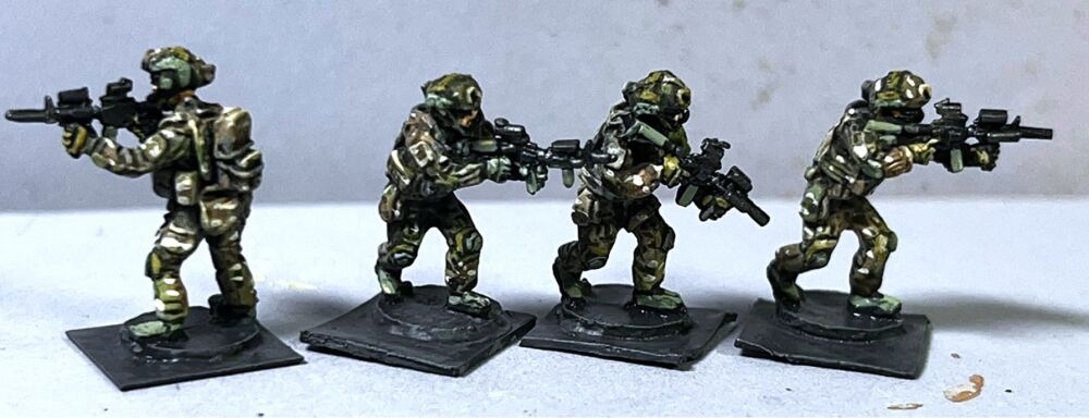 SF25 2010+ Special Forces in Fast helmets armed with M4 type carbines