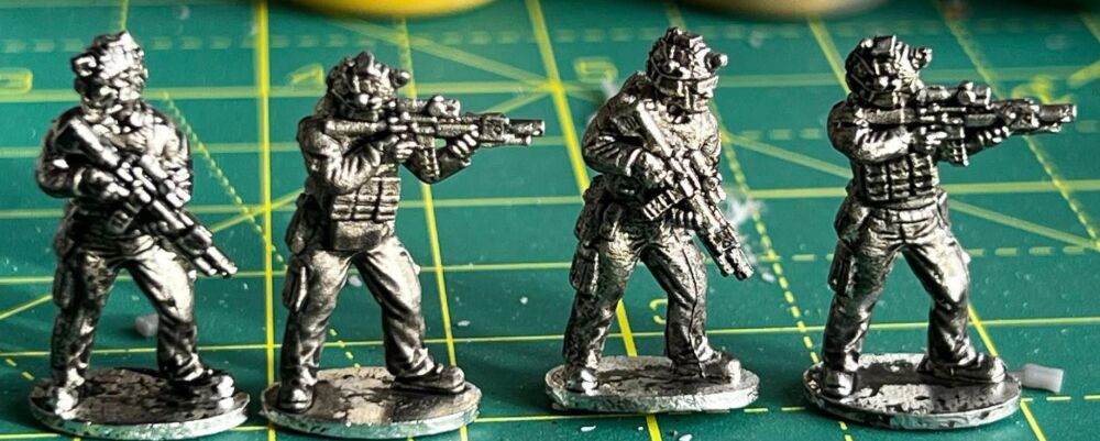MPC02 USMC (2020s) Marines skirmishing with M27IAR in Plate Carriers and bu