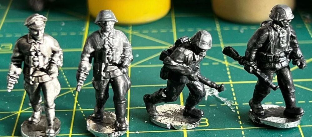 LAH03 Early SS NCO's and rilemen in M38 smocks and tunic
