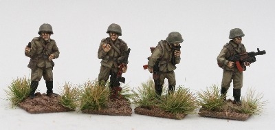 CWR08 Soviet Riflemen in Y strap webbing with command