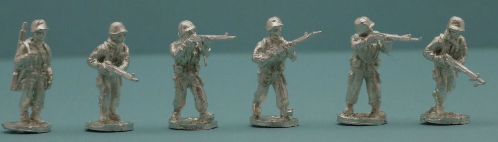 FP09/ French MAS49 Rifles in helmets