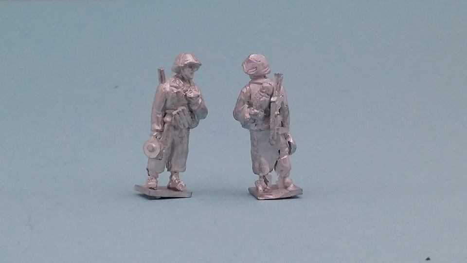 LTD13 WW2 Early Panzer Lehr test figure smoking a cigarette with Mp40 and M