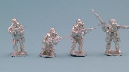 MOP08 US Infantry in MOPP suits with Gasmask no helmet fireteam