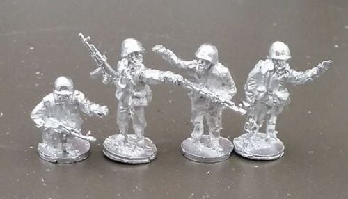 CWR17 Soviet Riflemen in Y strap webbing NCO's
