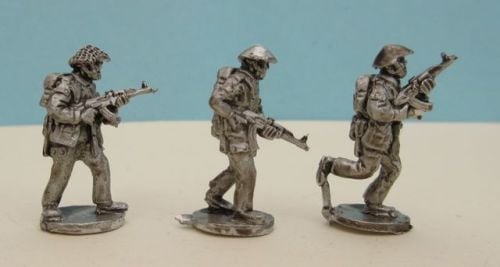 DDR05 East German Riflemen with MPi Advanching