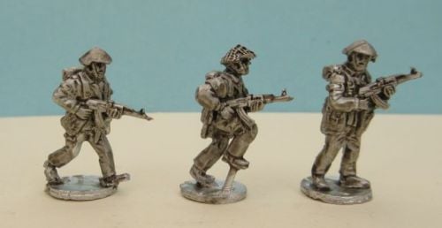 DDR06 East German Riflemen with MPi Advanching B