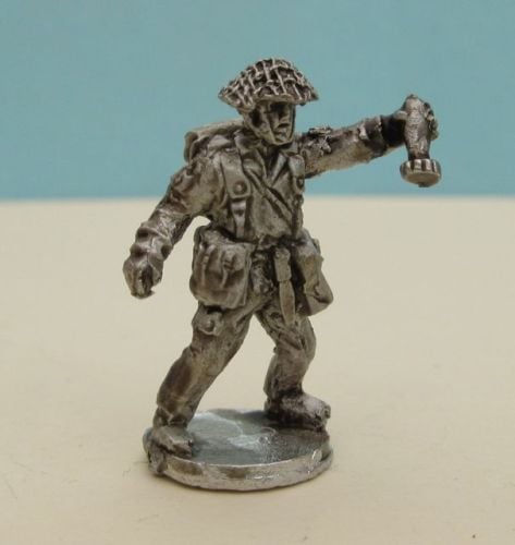 DDR18 East German Mortar and figure