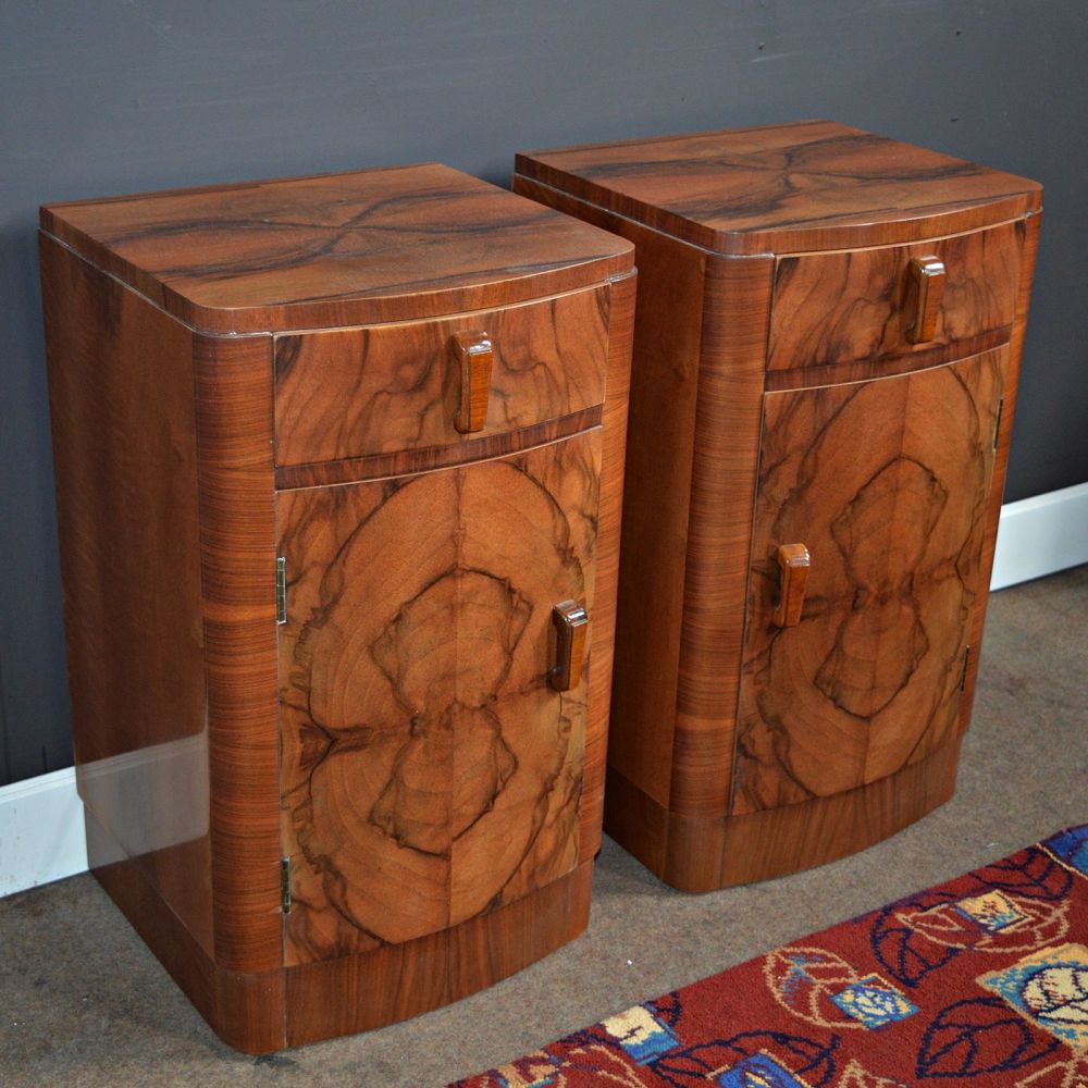 Good pair of Art Deco walnut bedside cabinets