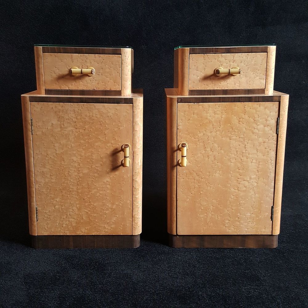Good pair of Art Deco bedside cabinets by H&L Epstein